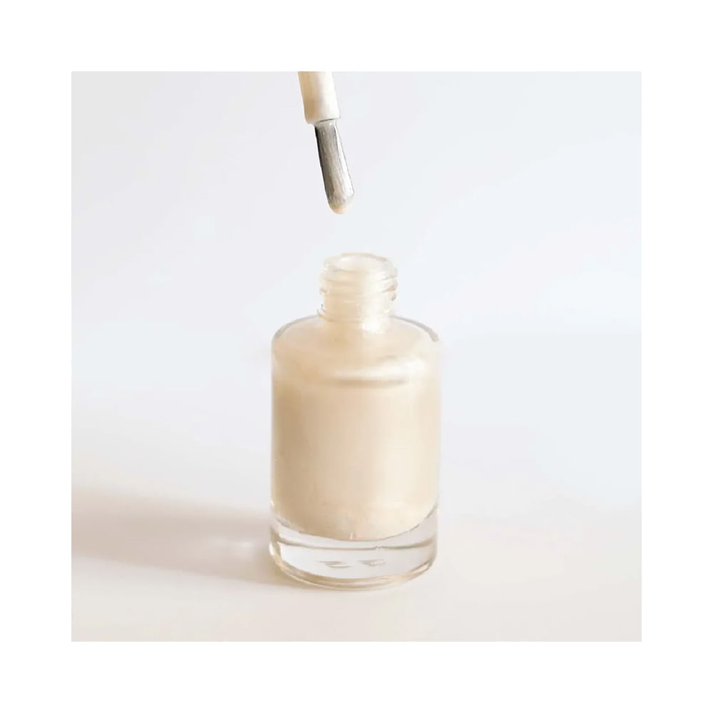 Esmalte Anita Noiva do Ano Eu Aceito aberto com pincel mostrando textura cremosa